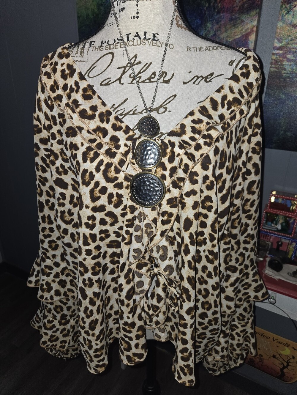 Torrid Sexy Tie Front Blouse. Leopard Print. Long Sleeve. Size 0. Worn Twice! - Picture 12 of 12